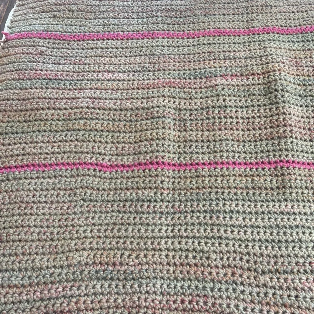 Have Crochet Green/cranberry Throw Blanket 40in X 50in GWB004